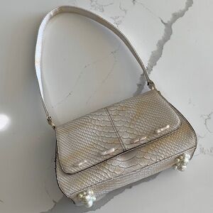 Liz Claiborne animal print purse with purse
Feet added.